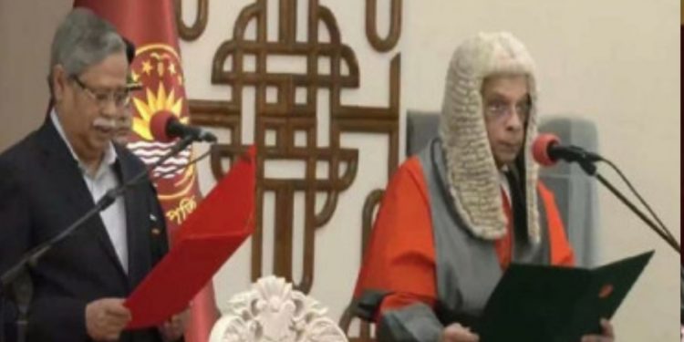 শপথ নিলেন ২৫তম প্রধান বিচারপতি সৈয়দ রেফাত আহমেদ