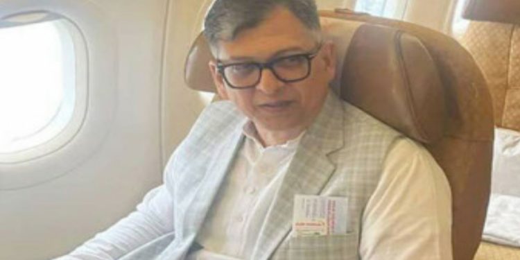 দেশে ফিরলেন ৯ বছর পর সালাহউদ্দিন আহমেদ