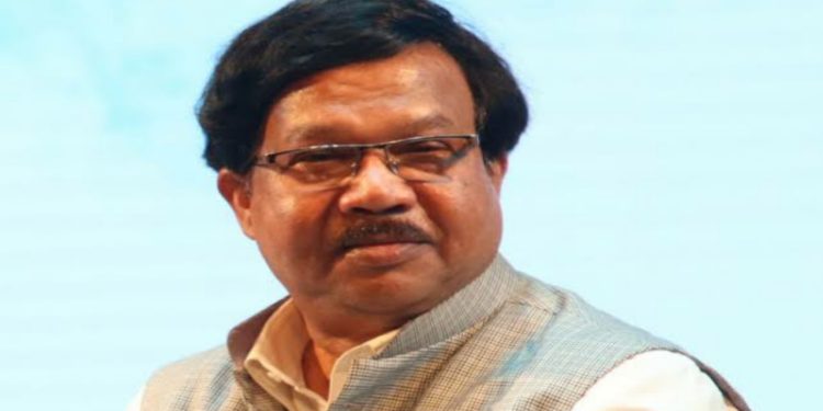 ধাওয়া খেয়ে পালালেন শিল্পকলা একাডেমির মহাপরিচালক লিয়াকত আলী লাকী