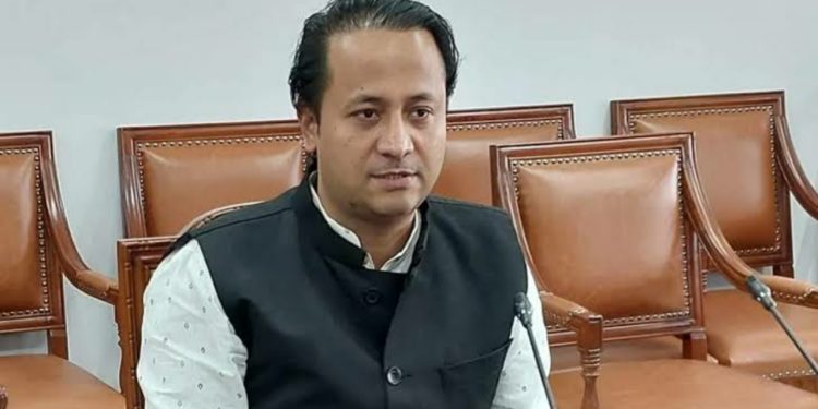 সাবেক শিক্ষামন্ত্রী মহিবুল হাসান চৌধুরী ও তাঁর পরিবারের ব্যাংক হিসাব জব্দ