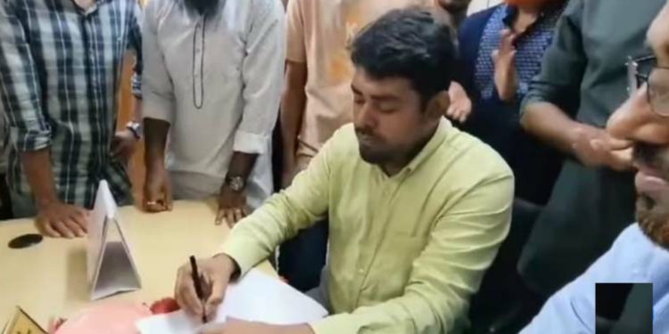 শিক্ষার্থীদের তোপের মুখে শিবালয়ে কর্মস্থল ছাড়লেন স্বাস্থ্য কর্মকর্তা