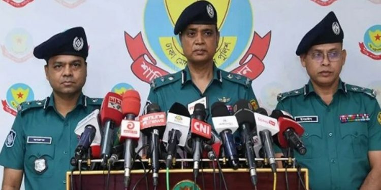 কিছু অপেশাদার পুলিশ কর্মকর্তা পুরো বাহিনীকে জনগণের বিরুদ্ধে দাঁড় করিয়েছে: ডিএমপি কমিশনার