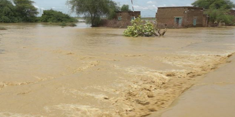 বাঁধভাঙা বন্যায় ৬০ জনের মৃত্যু, ২০টি গ্রাম ধ্বংস