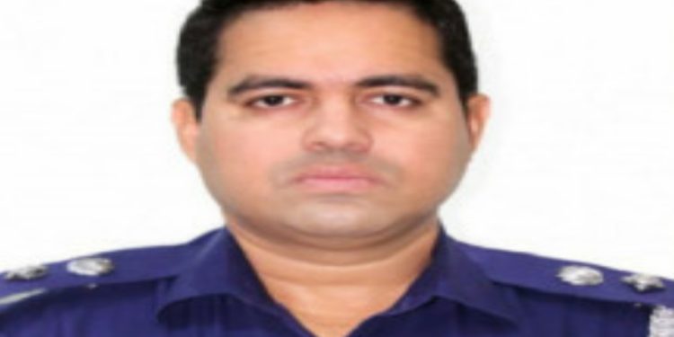 মরদেহ স্তূপ করে আগুনে পোড়ানোর অভিযুক্ত পুলিশ সুপার কাফীকে বিমানবন্দরে আটক