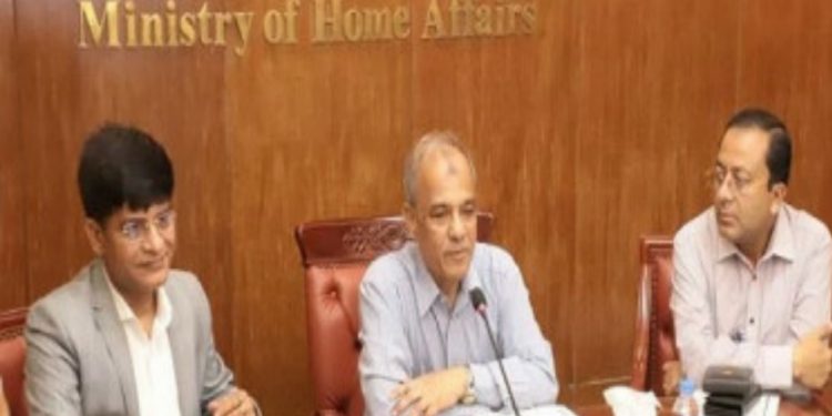 শুরু হবে আগামীকাল থেকে অবৈধ অস্ত্র উদ্ধারের অভিযান: স্বরাষ্ট্র উপদেষ্টা