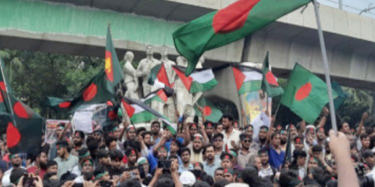 রাজু ভাস্কর্য থেকে ছাত্র-জনতার ‘শহীদি মার্চ’