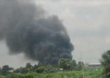 গাজীপুরে কারখানার গোডাউনে আগুন দিল শ্রমিকরা