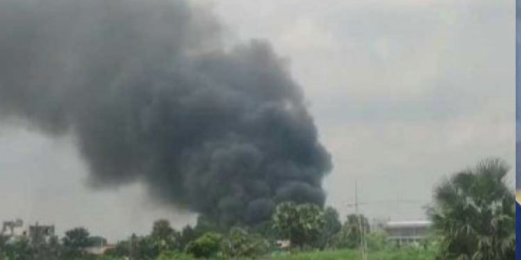 গাজীপুরে কারখানার গোডাউনে আগুন দিল শ্রমিকরা