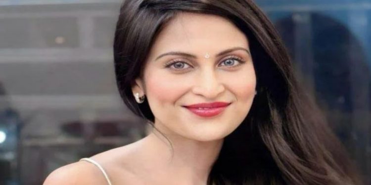 বলিউড অভিনেত্রীকে হয়রানি, দুই পুলিশ কর্মকর্তাকে বরখাস্ত