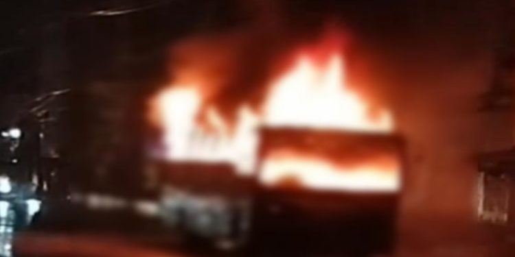 দ্রুত গতির বাস চাপায় পথচারীর মৃত্যু, বিক্ষুব্ধ জনতার তিন বাসে আগুন