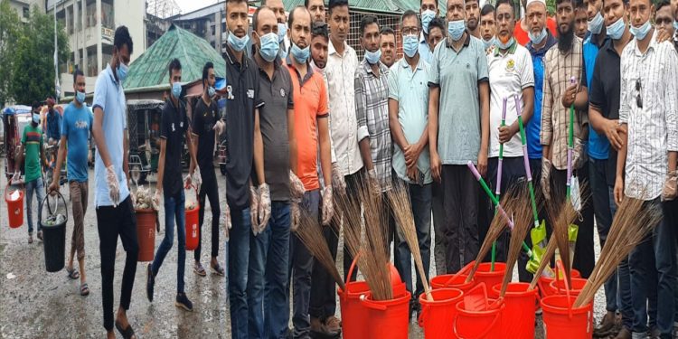 পটুয়াখালীর হাসপাতালে যুবদলের পরিচ্ছন্নতা অভিযান