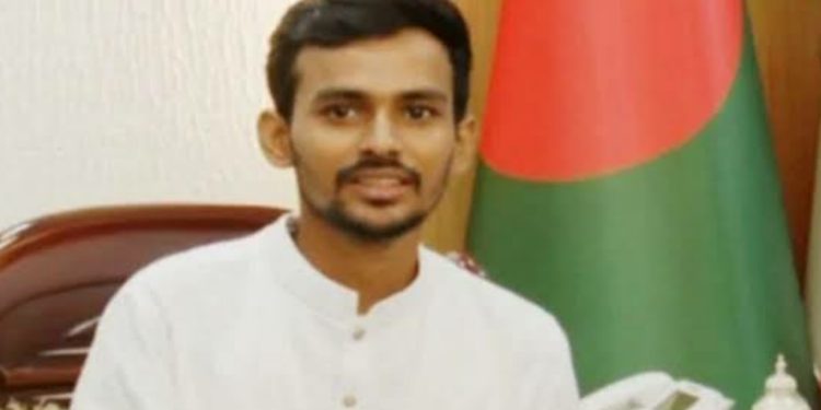 প্রথম মাসের বেতনের টাকা দিয়ে কথা রাখলেন আসিফ মাহমুদ