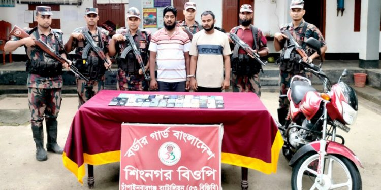 চাঁপাইনবাবগঞ্জে ভারতীয় ৪২টি মোবাইলফোনসহ ২ জন আটক