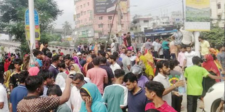 সেনাবাহিনীর আশ্বাসে অবরোধ প্রত্যাহার, কুড়িল বিশ্বরোডে যান চলাচল স্বাভাবিক