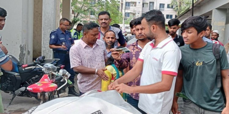 বাসের ধাক্কায়  মটরসাইকেল চালক নিহত, আহত-১