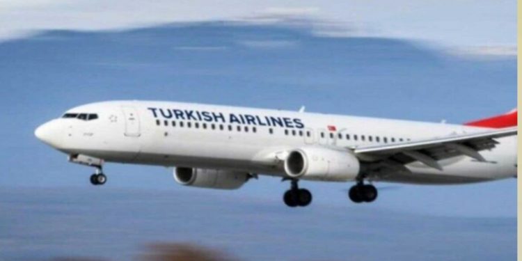 মাঝ আকাশে পাইলটের মৃত্যু, জরুরি অবতরণ