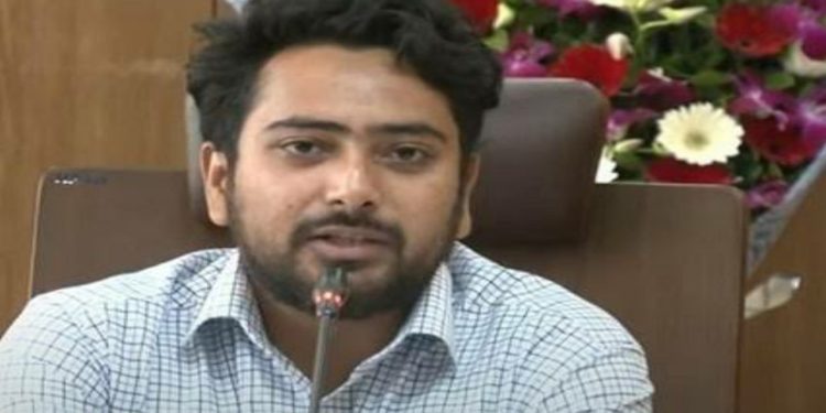 ফ্যাসিবাদী শক্তি রাজপথে পরাজিত হয়ে অনলাইনে শক্তি প্রদর্শন করছে: নাহিদ