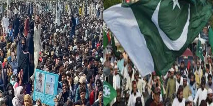 পাকিস্তানে ছাত্র বিক্ষোভ বেড়ে যাওয়ায় সমস্ত শিক্ষাপ্রতিষ্ঠান বন্ধের নির্দেশ