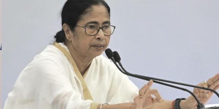 আমাদের সঙ্গে বাংলাদেশের কোন ঝগড়া নেই: মমতা