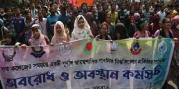 আবারও সড়ক অবরোধের ঘোষণা দিয়ে সাত কলেজের শিক্ষার্থীদের সড়ক ত্যাগ