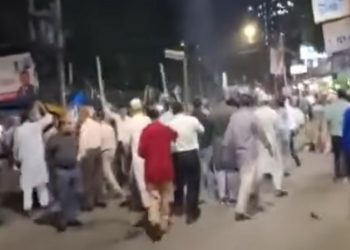 জাতীয় পার্টির সঙ্গে বৈষম্যবিরোধী ছাত্র আন্দোলনের সংঘর্ষ, কেন্দ্রীয় কার্যালয়ে আগুন