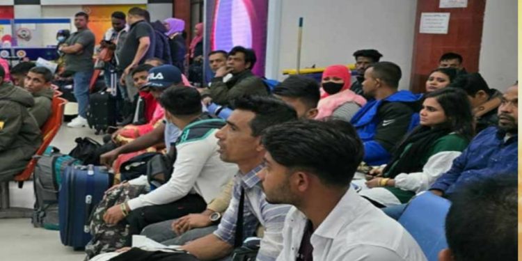 আজ লেবানন থেকে ফিরছেন আরও ৭০ বাংলাদেশি