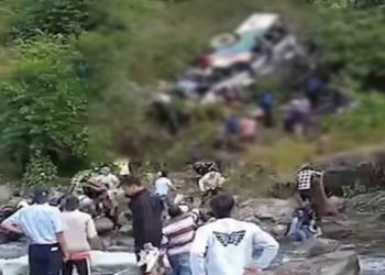 বাস খাদে পড়ে ৩৬ জনের মৃত্যু, আহত-১৯