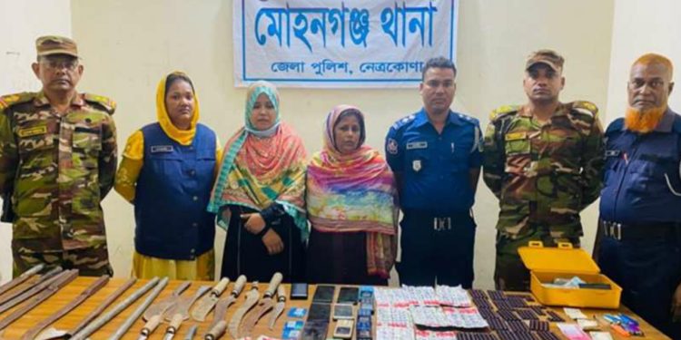 জাল টাকা ও দেশীয় অস্ত্রসহ শ্বাশুড়ি-পুত্রবধূ গ্রেপ্তার