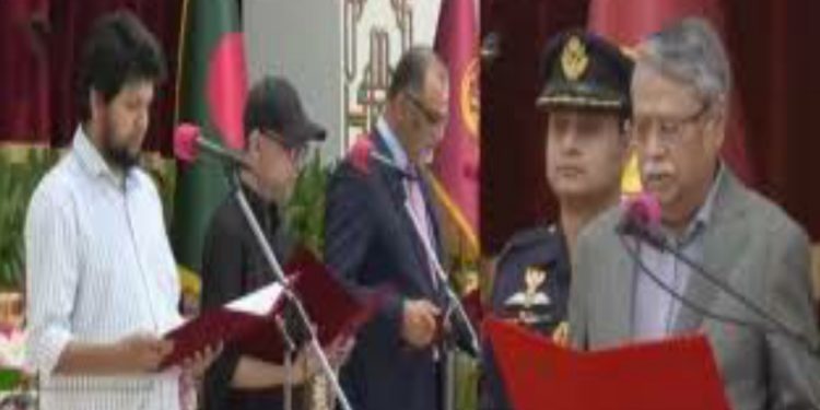 অন্তর্বর্তী সরকারের উপদেষ্টা হিসেবে শপথ নিলেন বশিরউদ্দীন-মাহফুজ ও ফারুকী