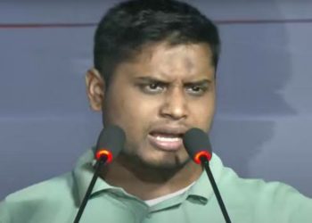 রাজনীতিবিদরা হাত মেলাচ্ছে, আর বিপ্লবীদের ফাঁসির দড়ি এগিয়ে আসছে: হাসনাত আব্দুল্লাহ