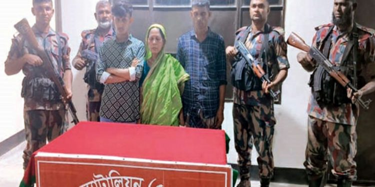 ভারতে অনুপ্রবেশকালে চুনারুঘাট সীমান্তে মা-ছেলেসহ আটক- ৩