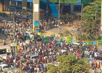 অটোরিকশা চালকদের বিক্ষোভ, দুর্ভোগে জনসাধারণ