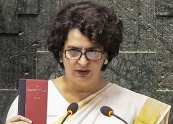 প্রিয়াঙ্কা গান্ধী প্রথমবারের মতো সংসদ সদস্য হিসেবে শপথ নিলেন