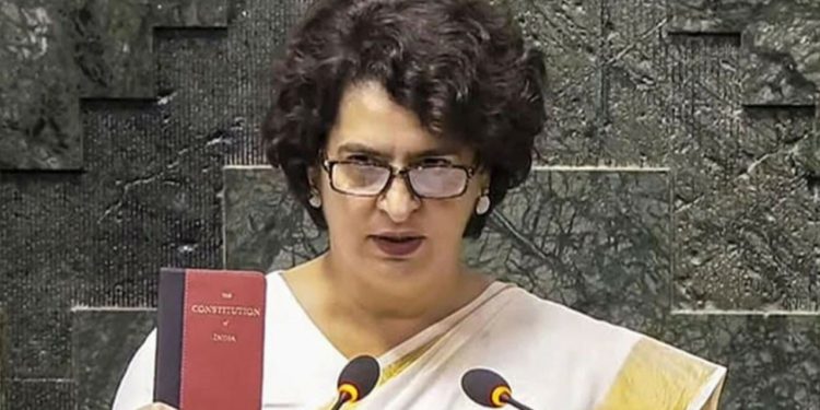 প্রিয়াঙ্কা গান্ধী প্রথমবারের মতো সংসদ সদস্য হিসেবে শপথ নিলেন