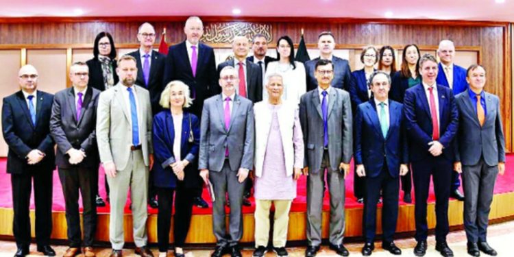 ইইউ ভিসা সেন্টার দিল্লি থেকে সরিয়ে ঢাকায় অথবা অন্য কোনো দেশে আনার অনুরোধ জানিয়েছেন  ড. ইউনূস