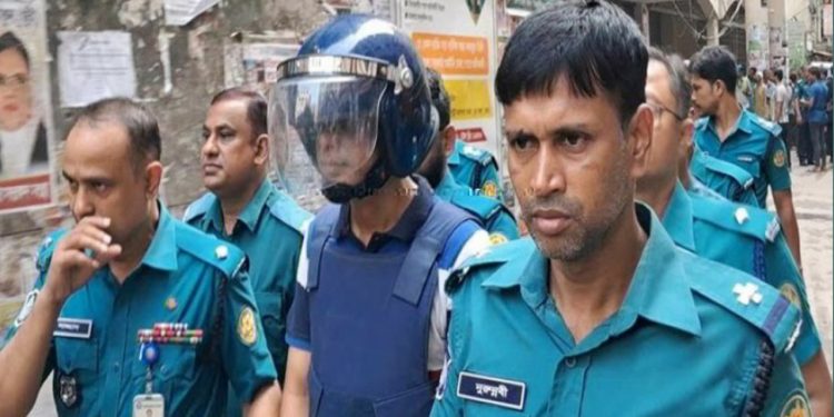 যাত্রাবাড়ী থানার সাবেক ওসিকে আন্তর্জাতিক ট্রাইব্যুনালে হাজির