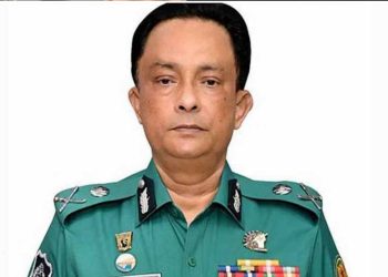সাবেক ডিএমপি কমিশনার খন্দকার গোলাম ফারুকের স্ত্রীসহ দেশত্যাগে নিষেধাজ্ঞা