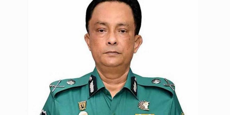 সাবেক ডিএমপি কমিশনার খন্দকার গোলাম ফারুকের স্ত্রীসহ দেশত্যাগে নিষেধাজ্ঞা