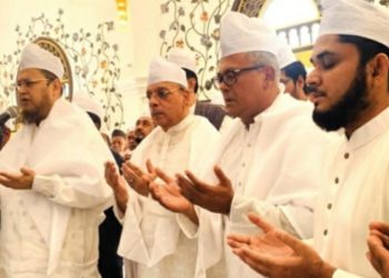 মাইজভান্ডার দরবার শরীফ জিয়ারত করেছেন প্রধান বিচারপতি
