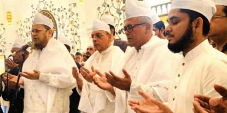 মাইজভান্ডার দরবার শরীফ জিয়ারত করেছেন প্রধান বিচারপতি