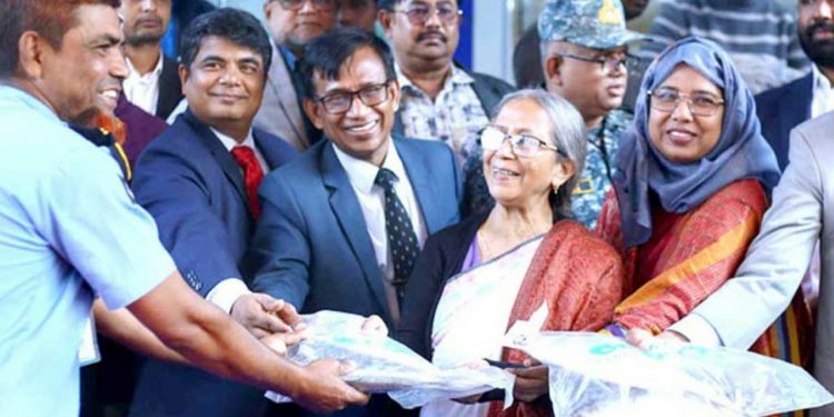 সরাসরি ইলিশ মাছ বিক্রি করতে পারলে দাম আরো কমানো সম্ভব: মৎস্য উপদেষ্টা