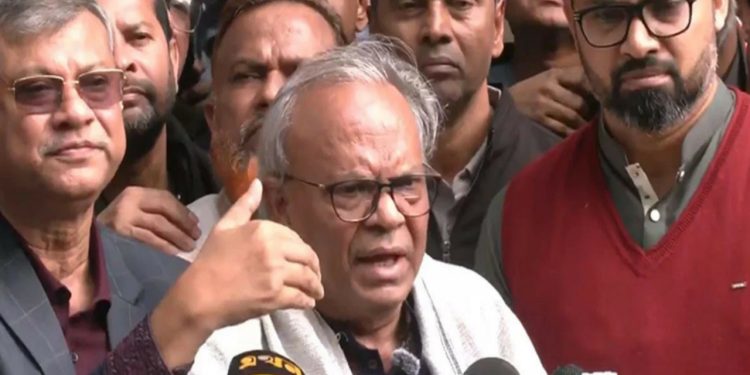 অন্তর্বর্তীকালীন সরকার বিভিন্ন প্রশাসনিক নিয়োগের ক্ষেত্রেও বিশেষ কোনো রাজনৈতিক দলকে প্রাধান্য দিচ্ছে: রিজভী