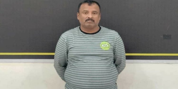 মাদারীপুরে আওয়ামী লীগ নেতা হত্যাসহ একাধিক মামলার আসামি মজিবর মাদবর গ্রেপ্তার