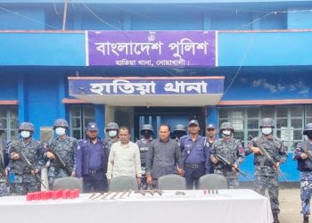 নোয়াখালীতে যৌথবাহিনীর গাড়ি লক্ষ্য করে ককটেল নিক্ষেপ, গ্রেপ্তার- ২