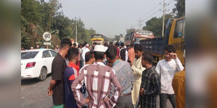 নরসিংদীতে বাসের ধাক্কায় মোটরসাইকেলের দুই আরোহী নিহত