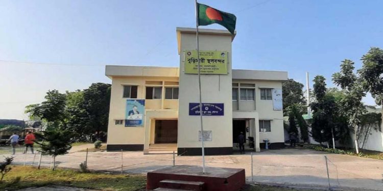 ২২ দিন বন্ধ থাকার পর  বুড়িমারী দিয়ে ভারত থেকে পাথর আমদানি শুরু