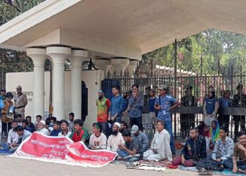 প্রধান উপদেষ্টা কার্যালয়ে ২৬ ঘন্টা ধরে অবস্থান করছে জুলাইয়ের আহতরা