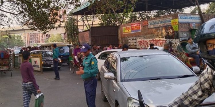 রোজায় যেভাবে কাজ করছে পুলিশ