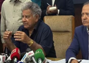 কুলিদের ইউনিফর্ম ও নেমপ্লেট না থাকলে ইজারাদারের বিরুদ্ধে ব্যবস্থা নেওয়া হবে: নৌ উপদেষ্টা