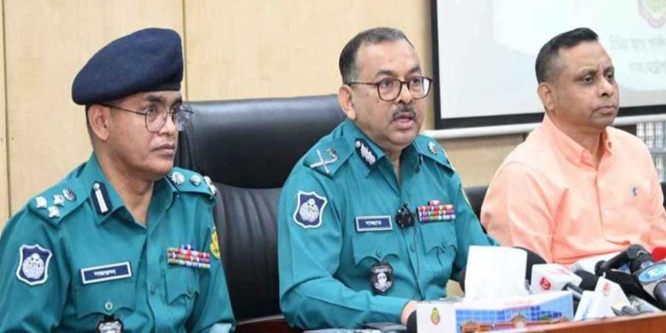 ঈদে বাড়ি যাবার আগে বাসার নিরাপত্তা নিশ্চিত করলেন শেখ মোঃ: সাজ্জাত আলী